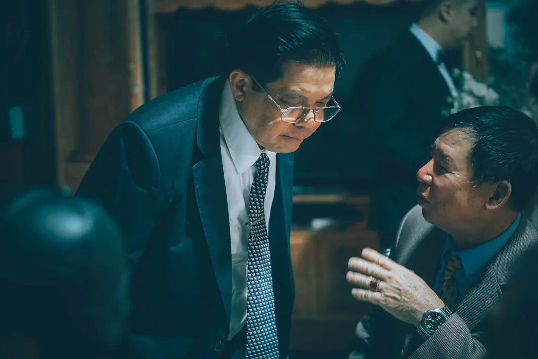工厂仓储搬运效率提升方案:电动叉车与搬运车的选型建议